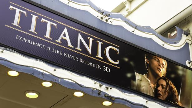 "Titanic"-Requisiten: Schwimmende Tür für hohe Summe versteigert