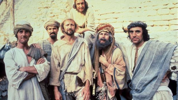 Die Monty Python-Mitglieder spielten mehrere Rollen im Film: Michael Palin, John Cleese, Graham Chapman (hier als Brian), Eric Idle, Terry Gilliam und Terry Jones (zu sehen am Ostersonntag um 21.50 Uhr auf ORF III)