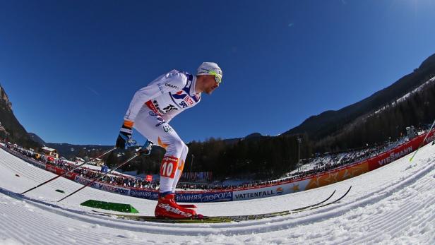 Johan Olsson of Sweden skis during the Cross Country men&#039;s 50km Classic Mass Start competition at the Nordic Ski World Championships in the northern mountain resort of Tesero in Val di Fiemme March 3, 2013. REUTERS/Yves Herman (ITALY - Tags: SPORT SKIING)