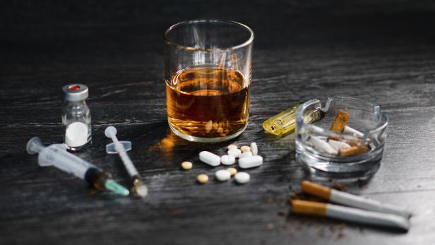 Drogen- und Medikamente: Missbrauch nimmt in allen Altersgruppen zu