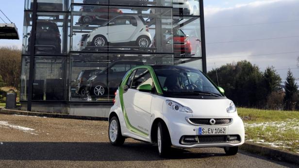 FILES-FRANCE-INDUSTRY-AUTO-ELECTRIC-SMART