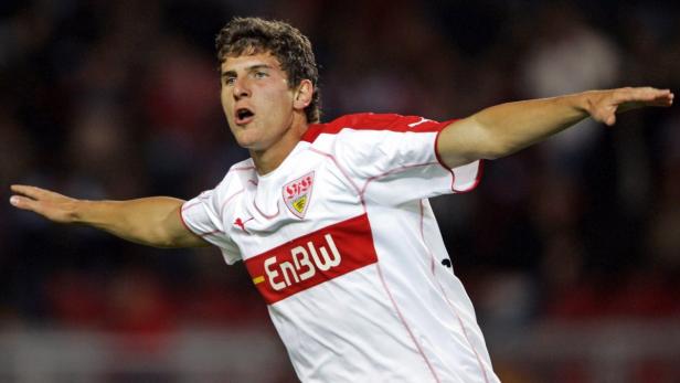 Stuttgart's Gomez celebrates a goal against Hambur