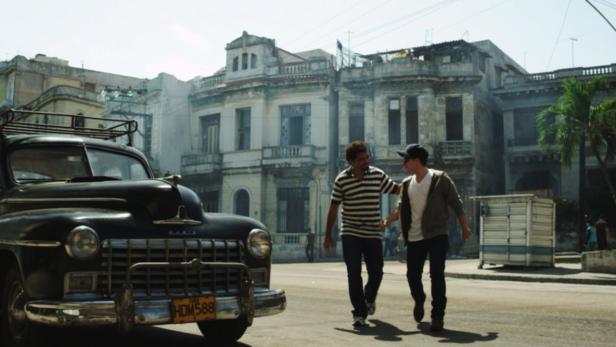 epa03231171 An undated handout film still provided by the Cannes Film Festival organisation on 23 May 2012 shows a scene of &#039;7 Dias en La Habana&#039; (7 Days in Havana). The movie directed by Benicio del Toro, Pablo Trapero, Julio Medem, Elia Suleiman, Gaspar Noe, Juan Carlos Tabio and Laurent Cantet is presented the &#039;Un Certain Regard&#039; section of the festival, which runs from 16 to 27 May. EPA/CANNES FILM FESTIVAL HANDOUT EDITORIAL USE ONLY/NO SALES