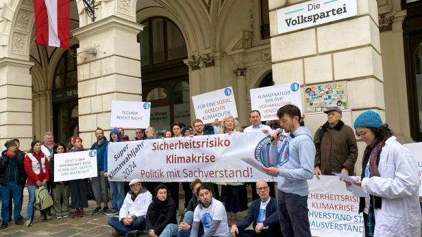 Wissenschafter protestierten gegen ÖVP-Klimapolitik vor Parteizentrale