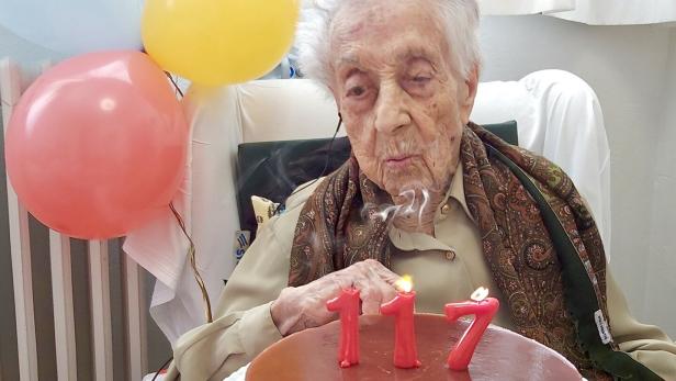 Der älteste lebende Mensch der Welt: María Branyas Morera bei der Feier ihres 117. Geburtstages am 4.3. in einem Wohnheim in Katalonien.