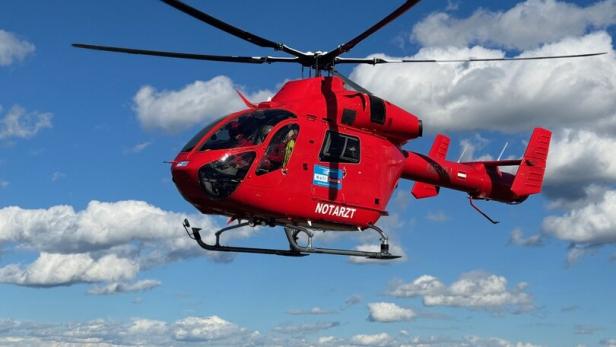 Roy Knaus ist mit dem Notarzthelikopter Martin 5 der Heli-Austria seit wenigen Tagen zurück am Stützpunkt in Bad Vöslau
