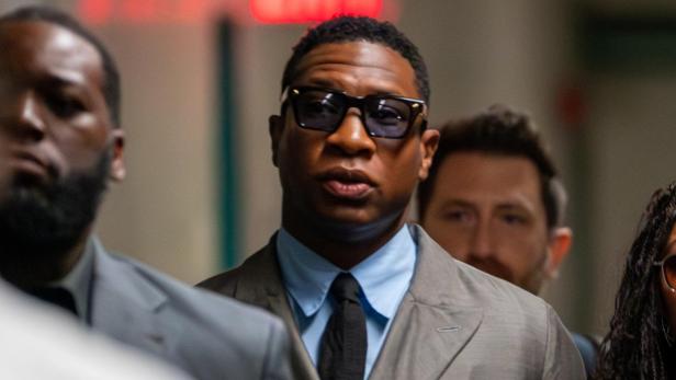 Actor Jonathan Majors, who faces assault and harassment charges, arrives the New York State Supreme Court