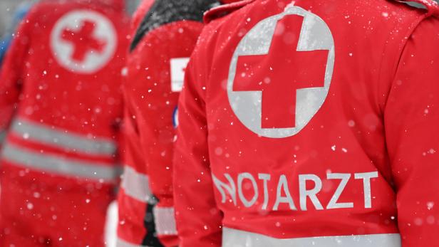 Eine Person wurde bei einem Lawinenabgang in Tirol getötet