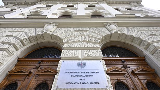 Das Landesgericht für Strafsachen und die Staatsanwaltschaft Graz befinden sich in einem verzierten, hellen Gebäude.