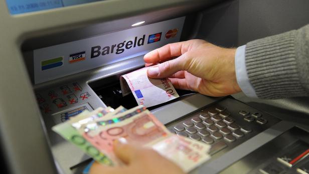 Kampf ums Bare: Annahmepflicht und Bankomatdichte entscheiden