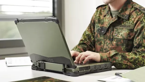 SINA-Laptops gibt es auch in einer verstärkten Variante für das Militär.