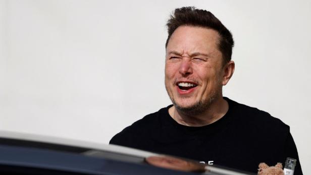 Der Milliardär und Tesla-Chef Elon Musk hat laut einem Medienbericht Geld an eine Gruppe gespendet, die den ehemaligen US-Präsidenten Donald Trump im laufenden US-Präsidentschaftswahlkampf unterstützt. 