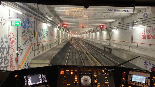 Unten im Tunnel: Wo  in Wien  durchgehend Nacht ist