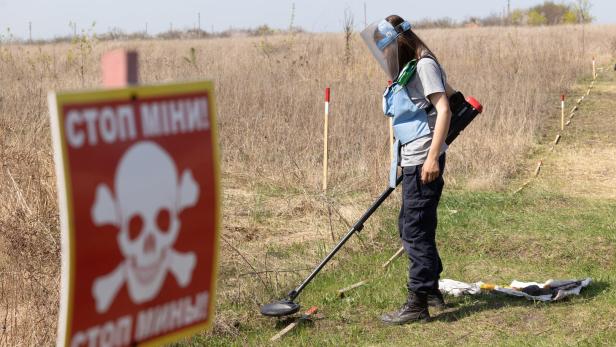 Entminen in der Ukraine: "Wir könnten noch 700 Jahre brauchen"