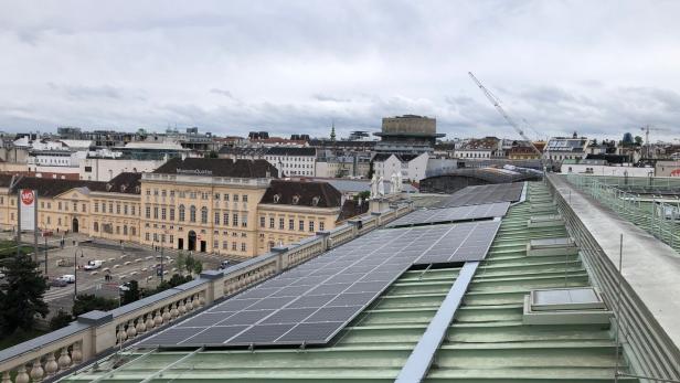 Neue Solaranlage am Dach des Naturhistorischen Museums installiert