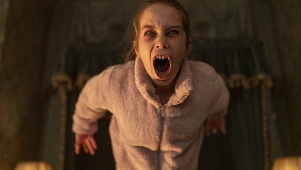 Zeigt die Zähne: Alisha Weir in der Horror-Komödie „Abigail“