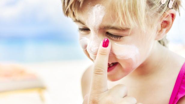 Sonnencremen fürs Gesicht: Mängel beim UV-Schutz festgestellt