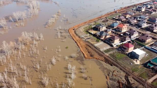 Jahrhundertflut in Russland: 18.000 Häuser unter Wasser