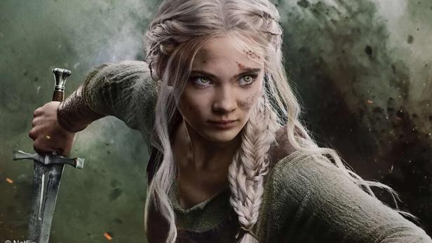 Eine junge Frau mit weißen geflochtenen Haaren hält ein Schwert in der Hand und ist bereit für einen Kampf.