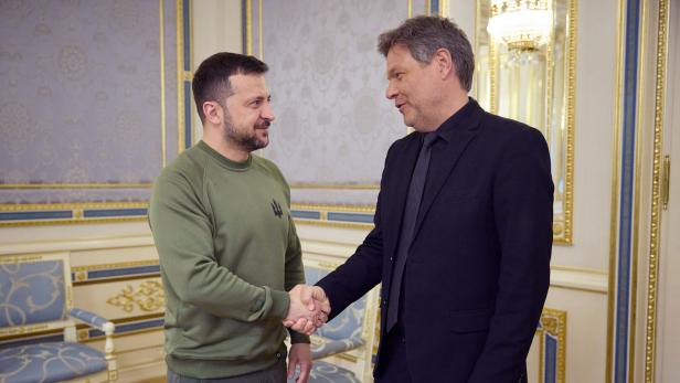 Ukraine-Besuch: Für Minister Habeck begann der Tag im Luftschutzkeller