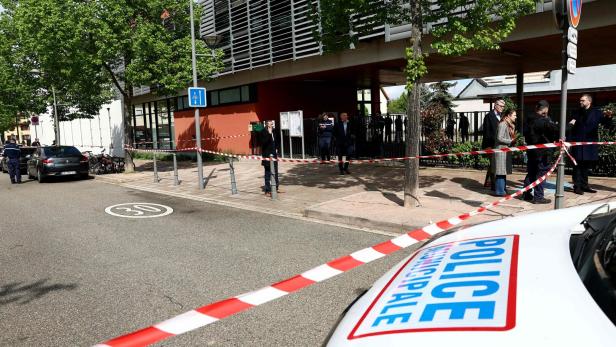 Nach Messerattacke im Elsass: Schülerin stirbt an Herzstillstand
