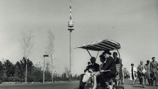 Der Wiener Donauturm im Eröffnungsjahr 1964