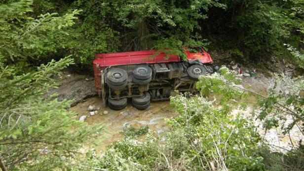 Lkw, Gmunden, Unfall, abgestürzt