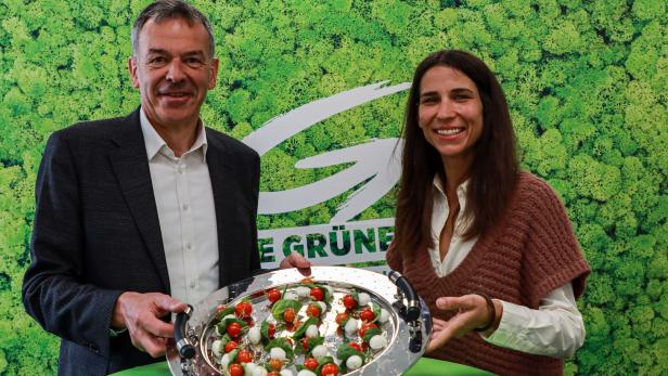 Bürgermeister Georg Willi (Grüne) und seine Listen-Zweite Janine Bex