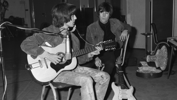 Sensationsfund: Verschollene Gitarre von John Lennon auf Dachboden gefunden