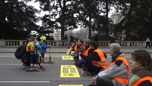 Klimaaktivisten protestieren in Wien wieder auf den Straßen