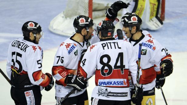 APA9729488 - 07102012 - GRAZ - ÖSTERREICH: Eishockey EBEL-Begegnung zwischen Moser Medical Graz99ers und HC TWK Innsbruck am Sonntag, 07. Oktober 2012, in Graz. Im Bild (vl.n.r.): Die Innsbruck-Spieler Francis Lemieux, Aaron Fox, Stefan Pittl und Florian Pedevilla jubeln über das Tor zum 3:1. APA-FOTO: HERBERT NEUBAUER