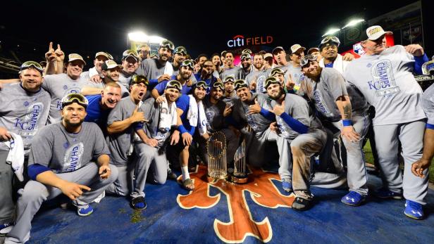 Das Baseballteam der Kansas City Royals feiert den Gewinn der World Series.