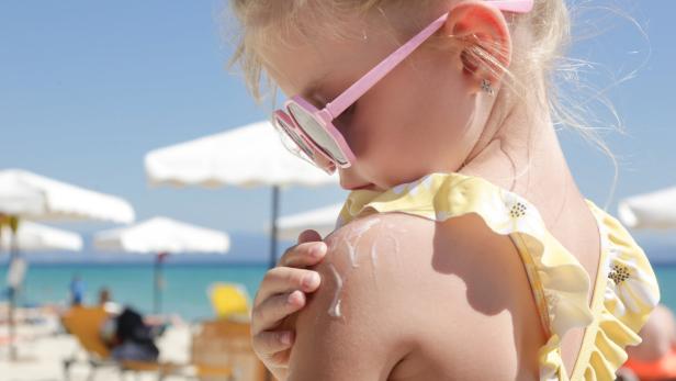 Studien zeigen: Sonnenbrände in der Kindheit steigern später das Hautkrebsrisiko.
