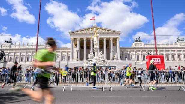 Österreichisches Parlament bei einem Marathon
