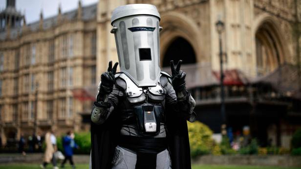 Count Binface: Ein Mülltonnengesicht will Londoner Bürgermeister werden
