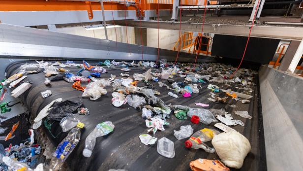 Auf 14.000 Quadratmetern wird in Enns Kunststoff recycelt