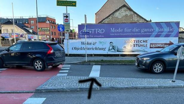 Die Kreuzung in Vösendorf hat Gabriele Czeiner mittlerweile genauer beobachtet - und Bilder vom Verhalten anderer Verkehrsteilnehmer auch als Rechtfertigung für ihren Fall der Behörde vorgelegt.