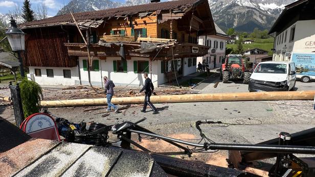 Bergdoktor“-Wirtshaus bei Maibaum-Unfall zertrümmert