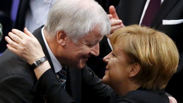 Horst Seehofer und Angela Merkel haben sich auf eine gemeinsame Linie geeinigt.