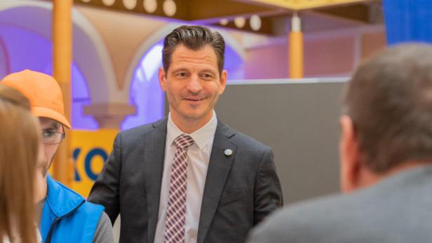 20 von 33 Stimmen: Koza wieder zu Vösendorfs Bürgermeister gewählt