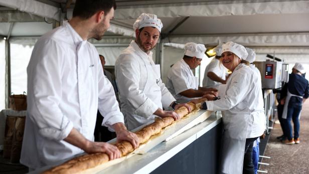 Rekord: Längstes Baguette der Welt in Frankreich gebacken