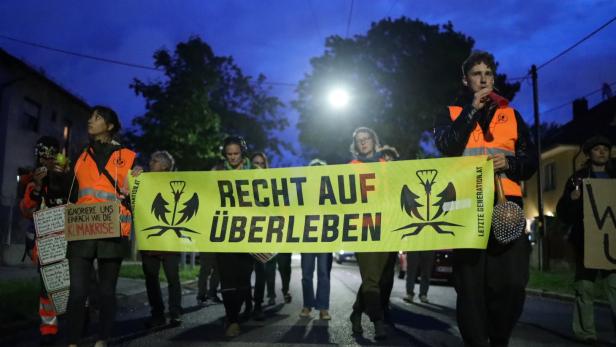 Kanzler wecken: Lautstarker Protest von Klimaaktivisten um 4.30 Uhr in Hietzing