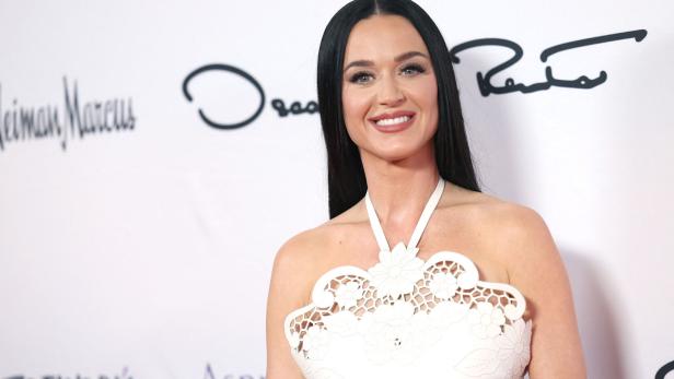 Selbst ihre Mutter wurde getäuscht: KI-Fotos von Katy Perry bei Met Gala gehen viral