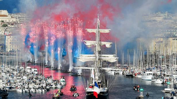 Große Show: Das Olympische Feuer ist in Frankreich angekommen