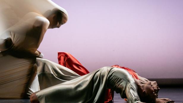 Ballettpremiere "Les Sylphides“: Wenn Märchenwesen  in der Wirklichkeit landen