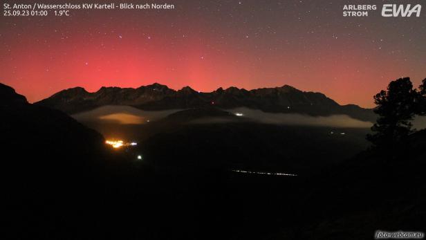 Polarlicht über St. Anton in Österreich