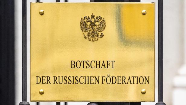 Schild der russischen Botschaft in Wien