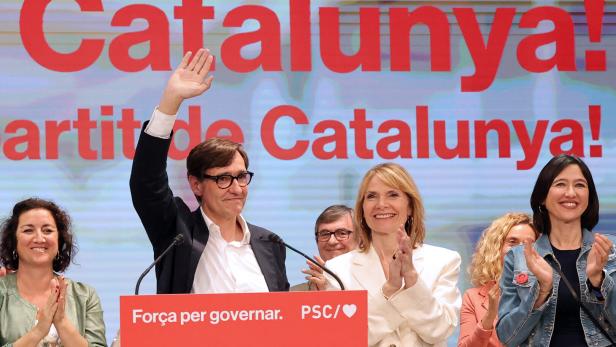 Sieger bei den Regionalwahlen, der Kandidat der Sozialisten Salvador Illa