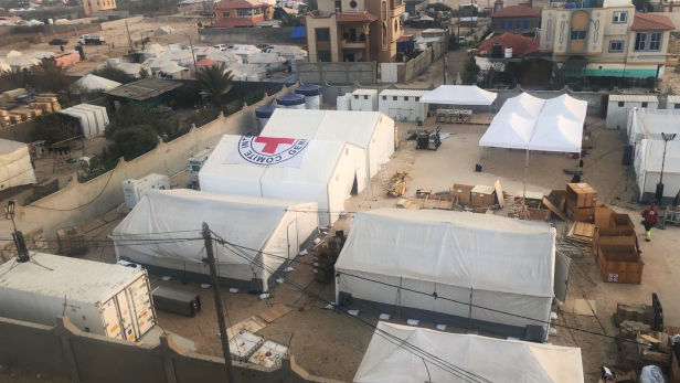 Das vom Internationalen Komitee des Roten Kreuzes (ICRC) errichtete Feldspital in Rafah, im Gazastreifen.