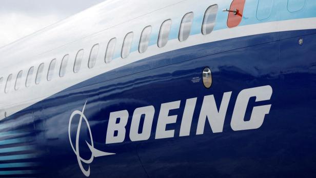 Boeing-Logo auf einem Flugzeug
